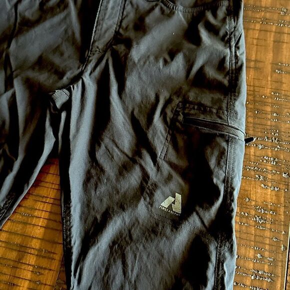 Eddie Bauer First ascent black capri pants 6 - Picture 3 of 5